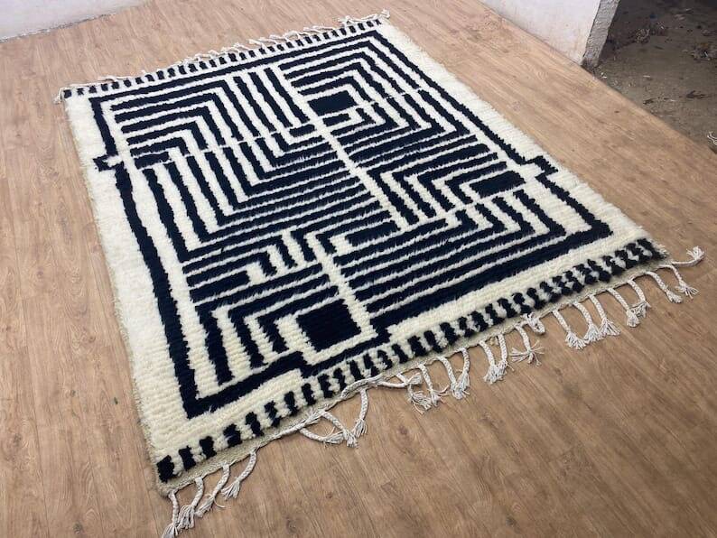 Handmade black and white Beni Ouraine Berber rug, size 150 x 250 cm