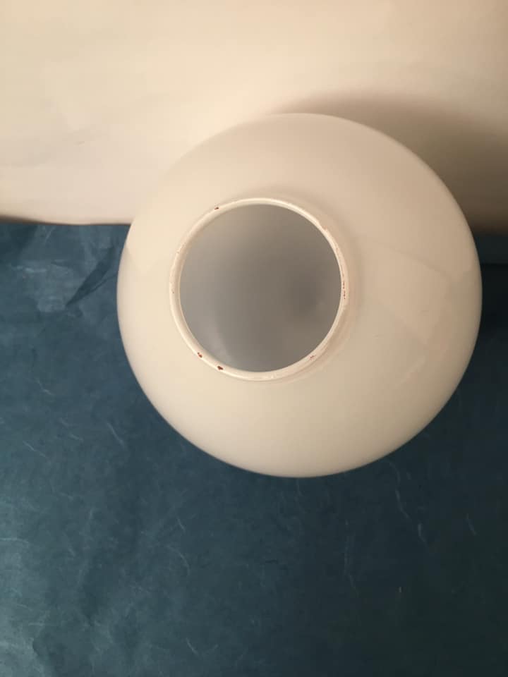 Round globe in white opaline