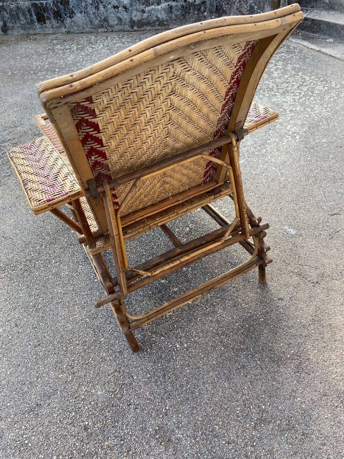 Wicker lounge chair