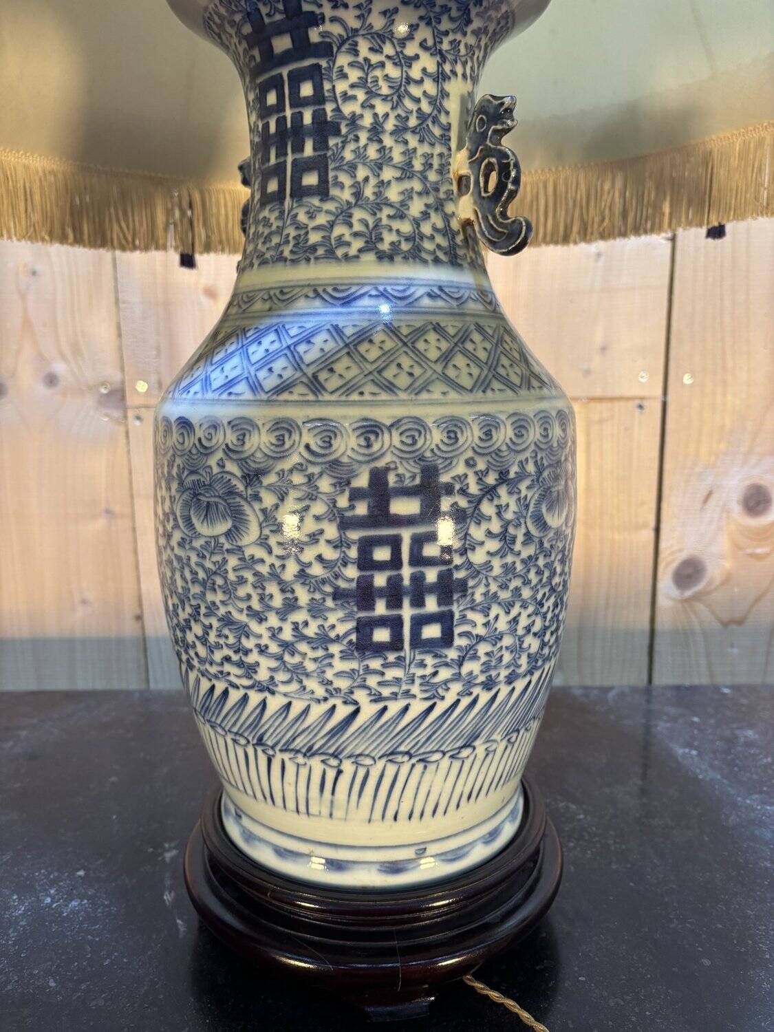 Enamelled porcelain lamp