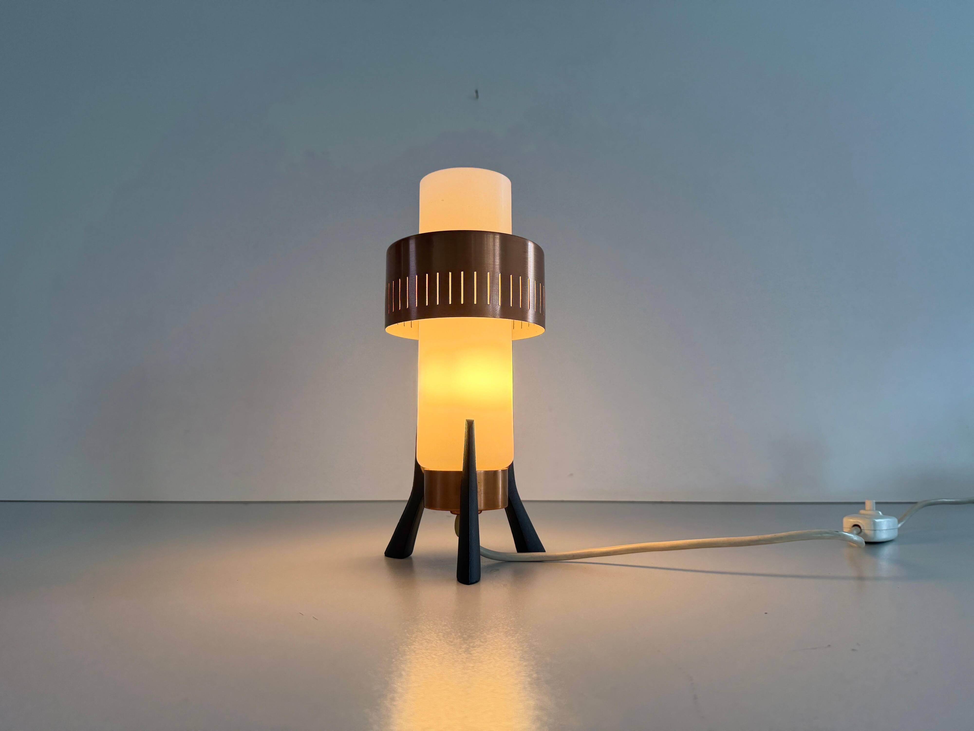 Simple table lamp in copper metal and opal glass, 1960s, Germany