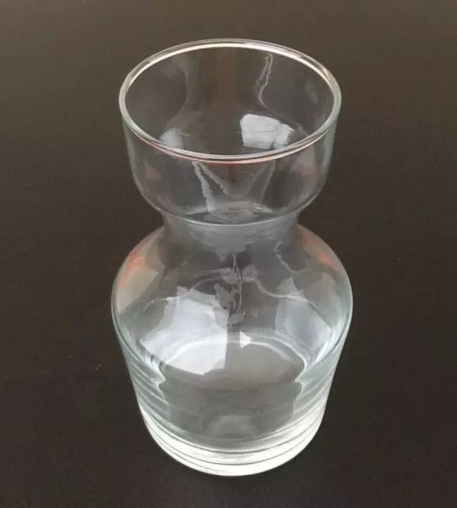 Année 1970  Carafe   Verre transparent  Décor floral