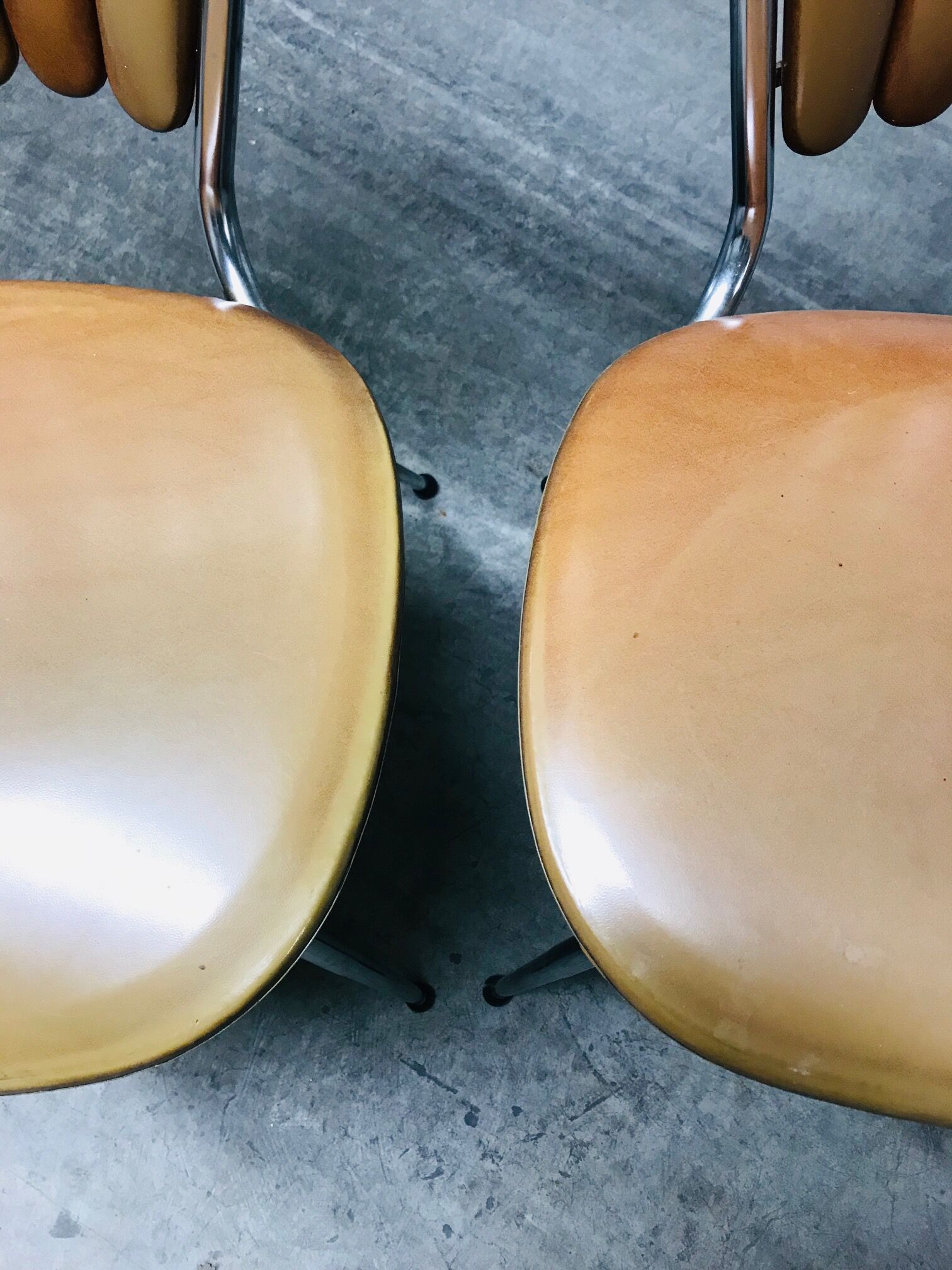 Pair of chairs petals