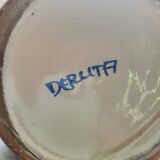Ceramic pourer with flat bottom and pinched nose