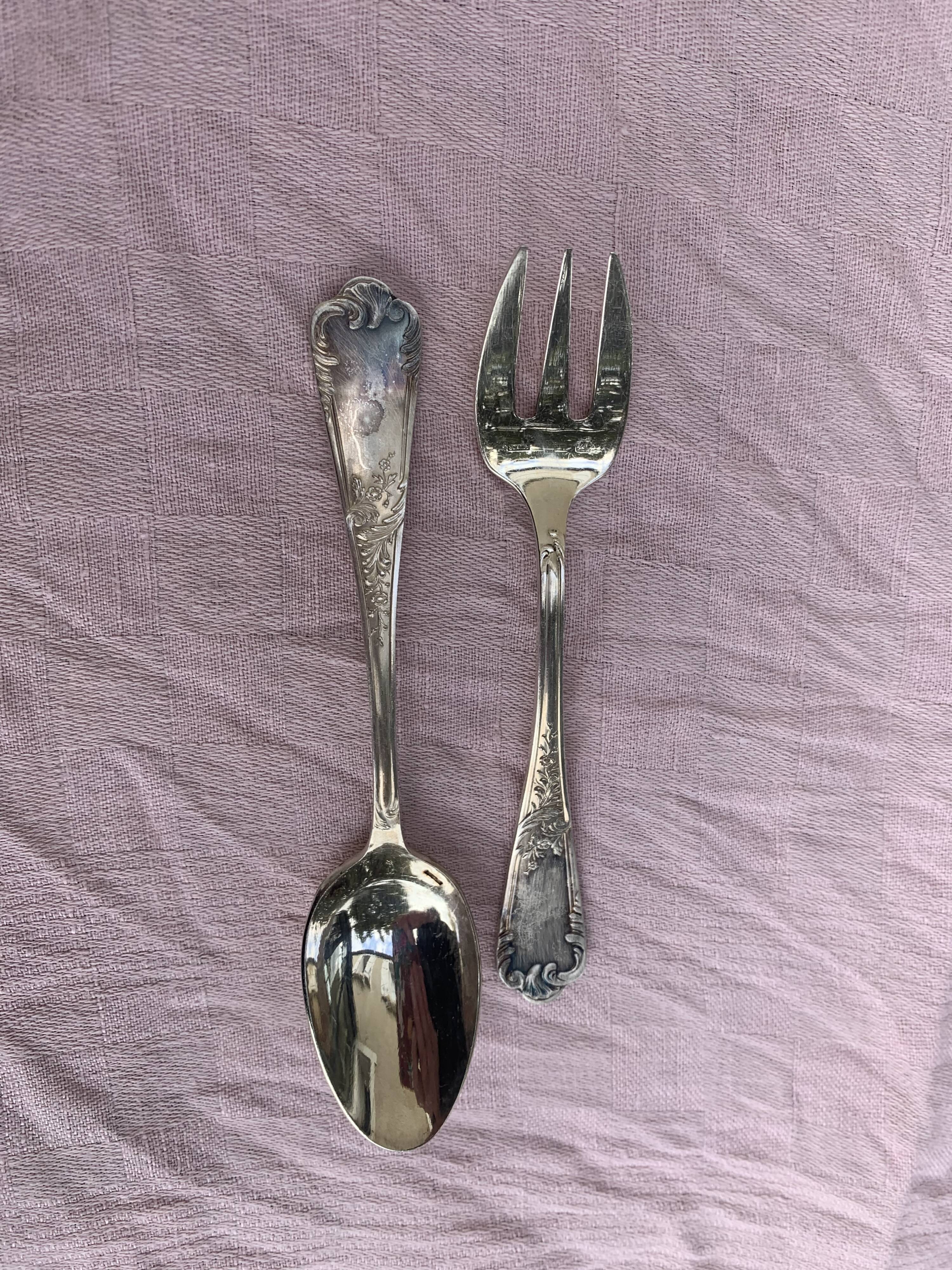 5 silver-plated cutlery, pie server, two forks, small fork and spoon, punch