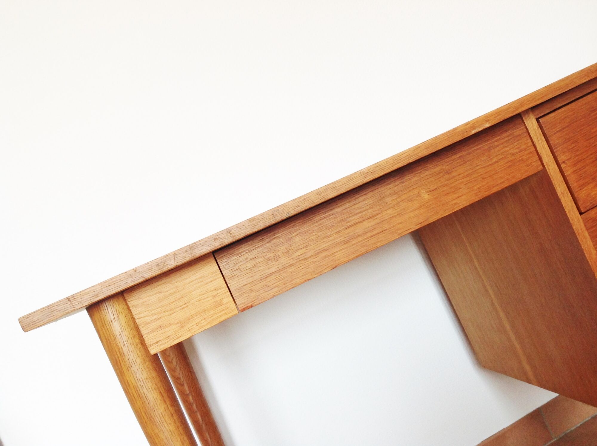 Scandinavian-style verni chene desk / vintage 60s