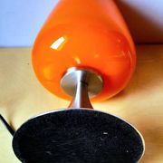 Paire de lampes space age en opaline orange et métal chromé