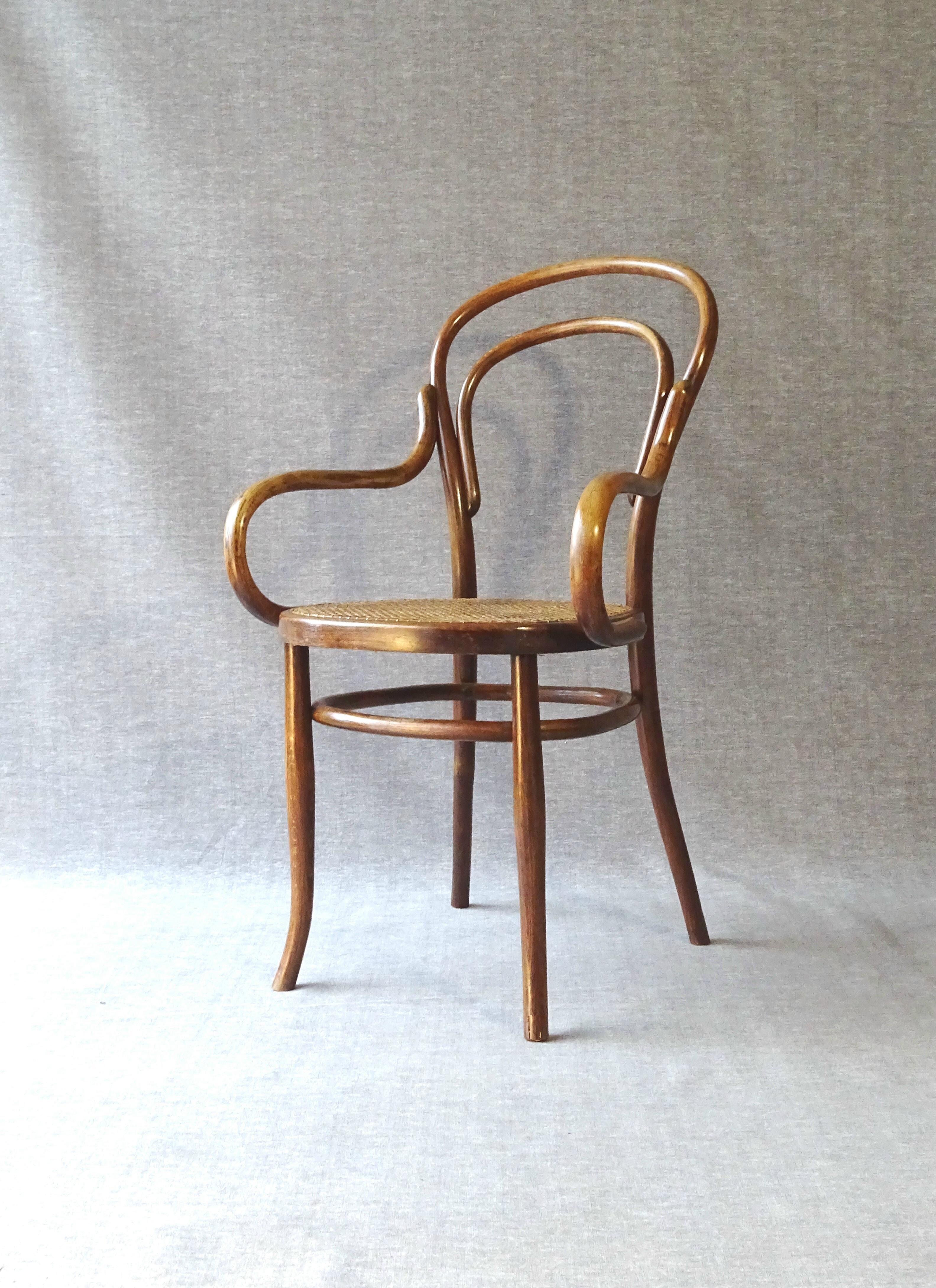 Viennese armchair in bentwood type canned bistro, circa 1900 UNGVAR