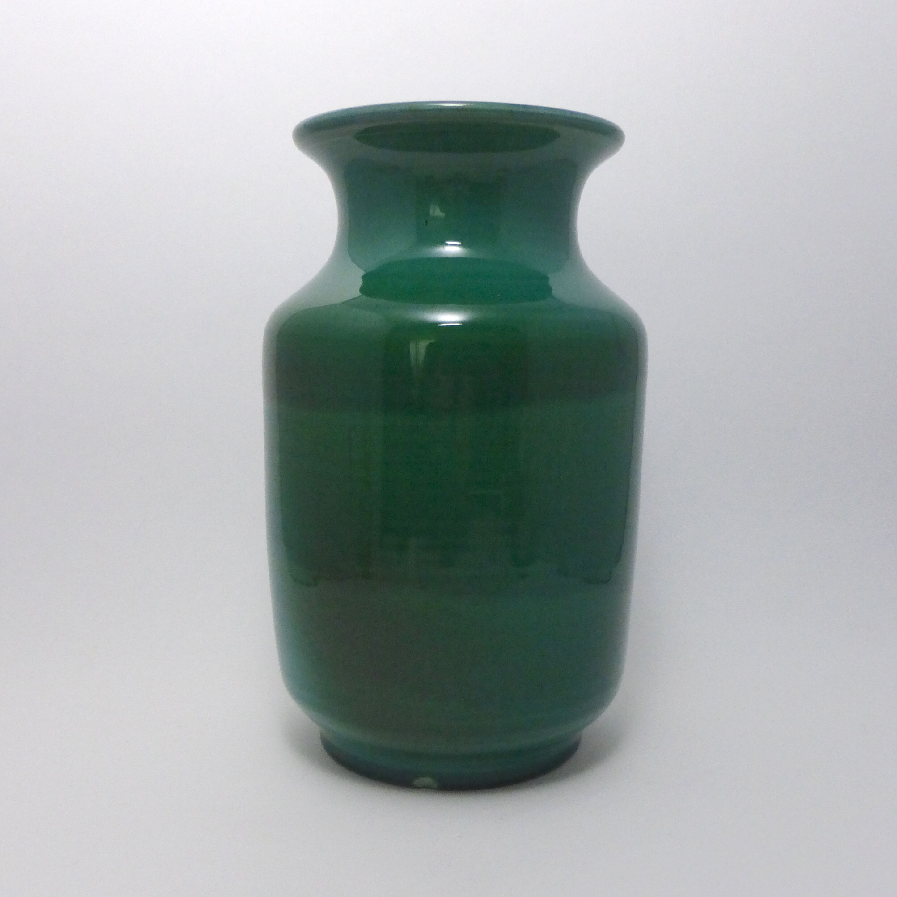 Green vase nuanced Accolay 1950-1960