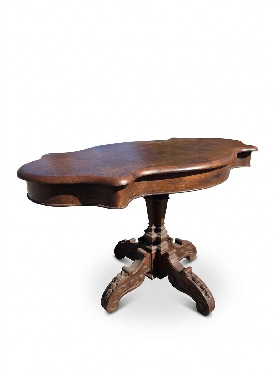 Antique round table in solid oak