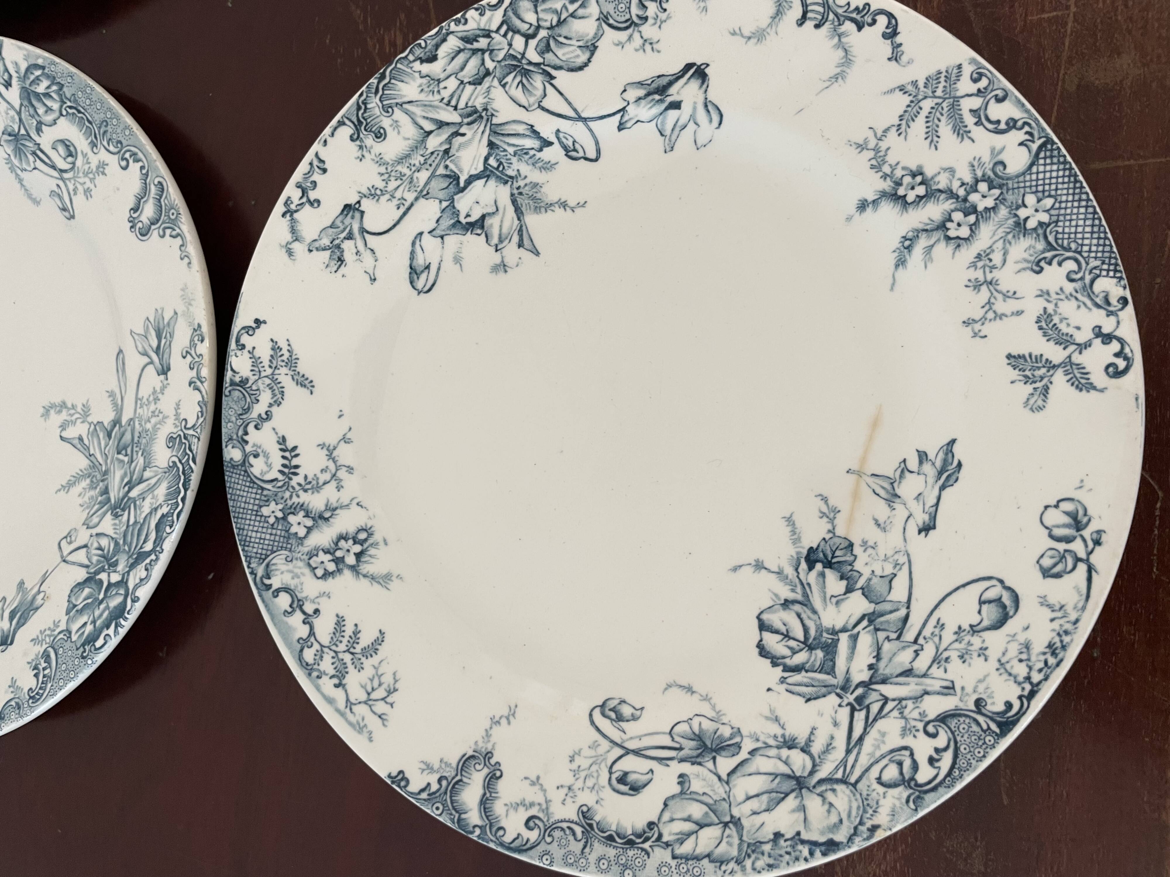 4 Clairefontaine ironstone flat plates, Cyclamens model