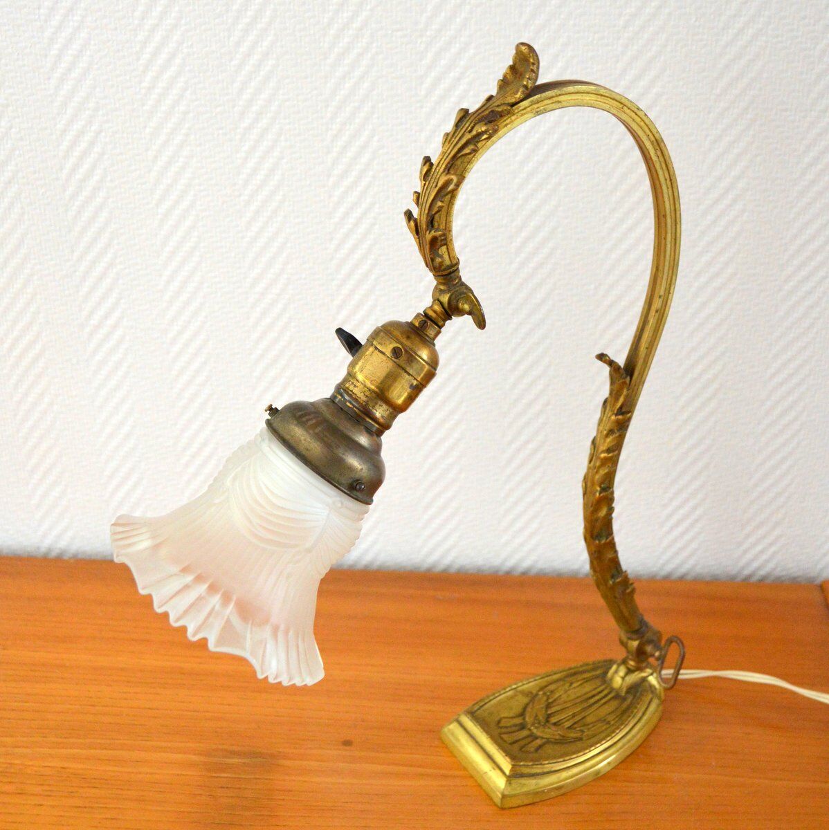 Bronze and opaline Art Nouveau lamp