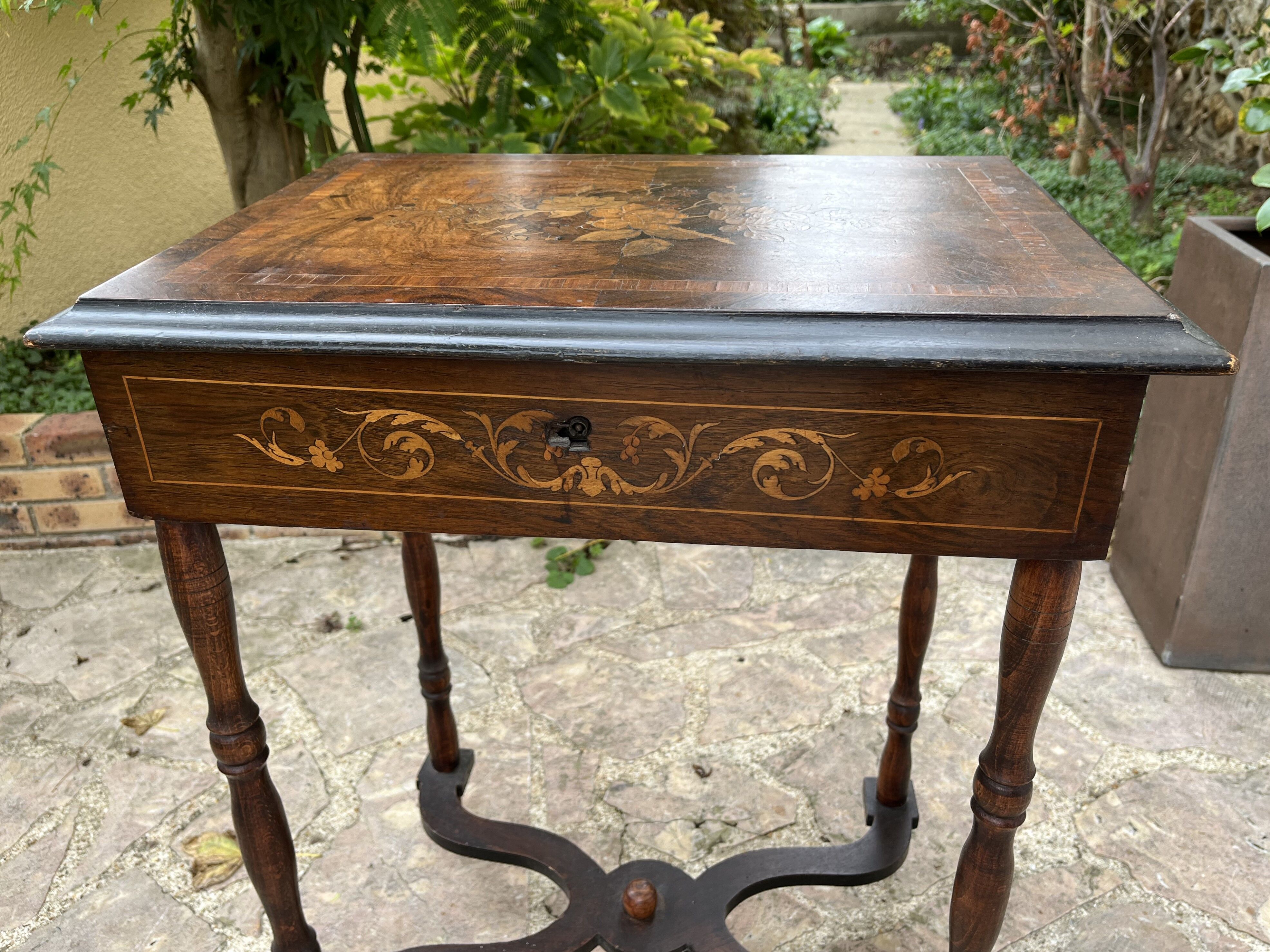Couturière en bois