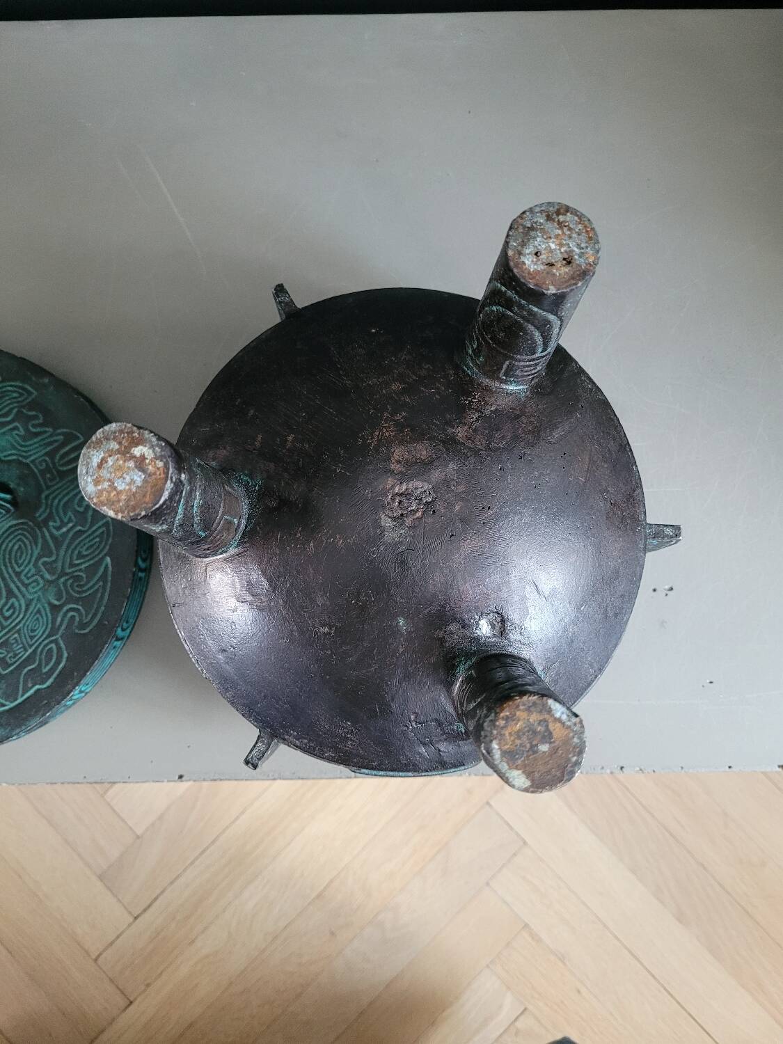 Engraved metal tripod ice bucket