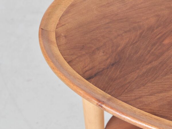 Table basse scandinave ou table d'appoint demi lune en noyer