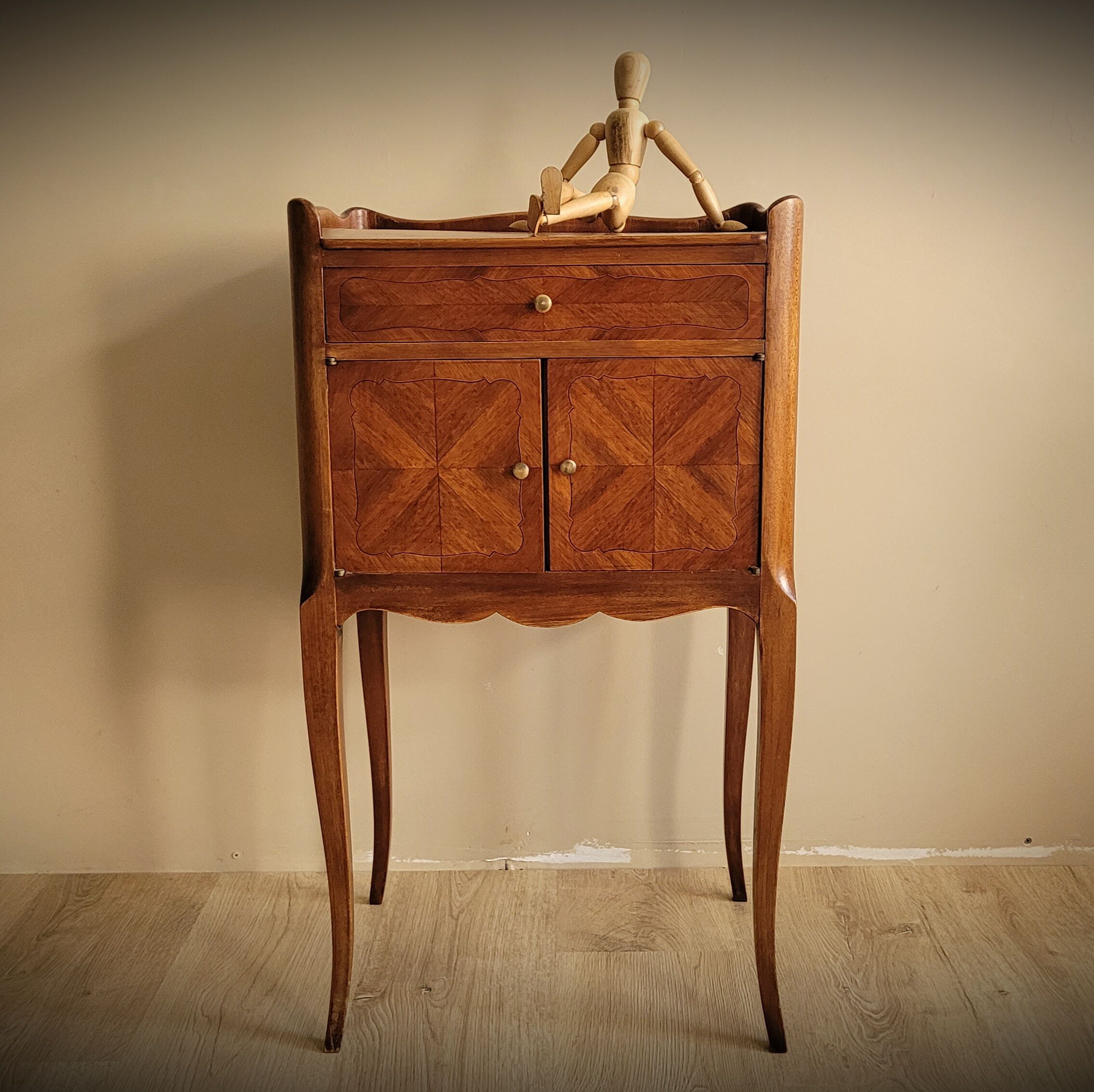 Bedside regency 2P 1T