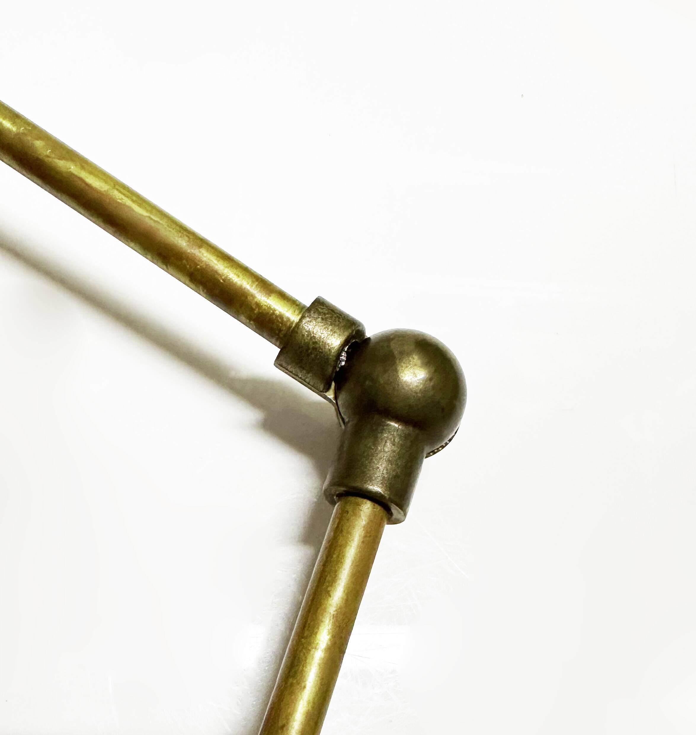 Articulated brass and lacquered iron wall light, 1950s design.