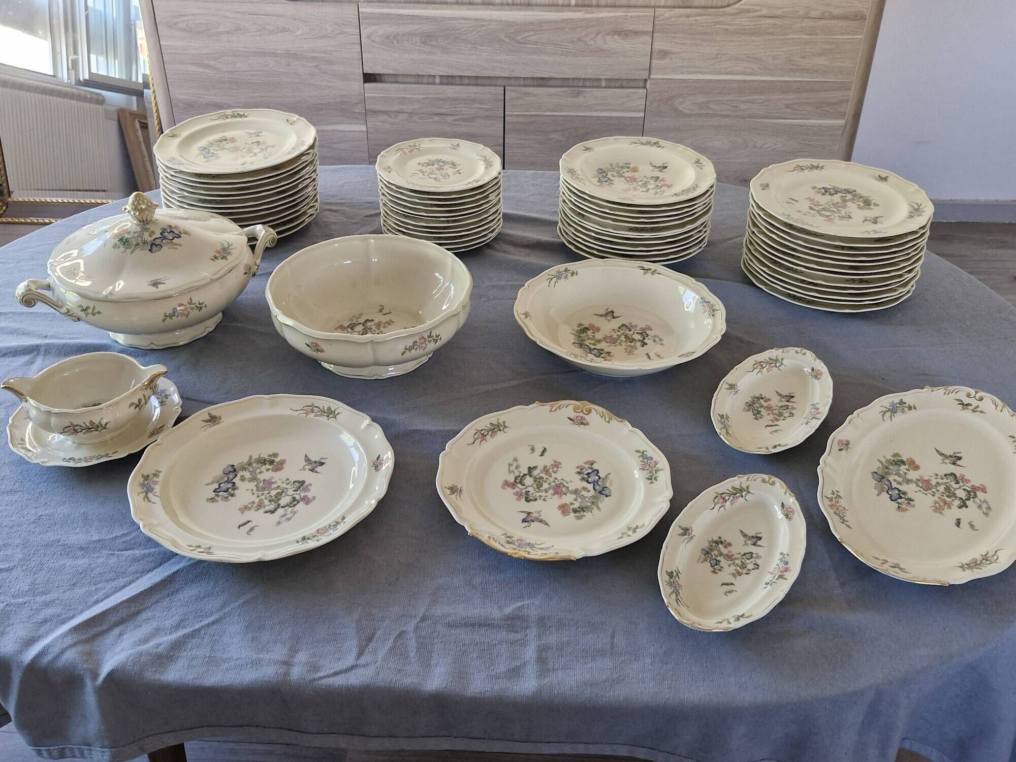 Limoges porcelain table service from the Old Royal Factory – 58 pieces