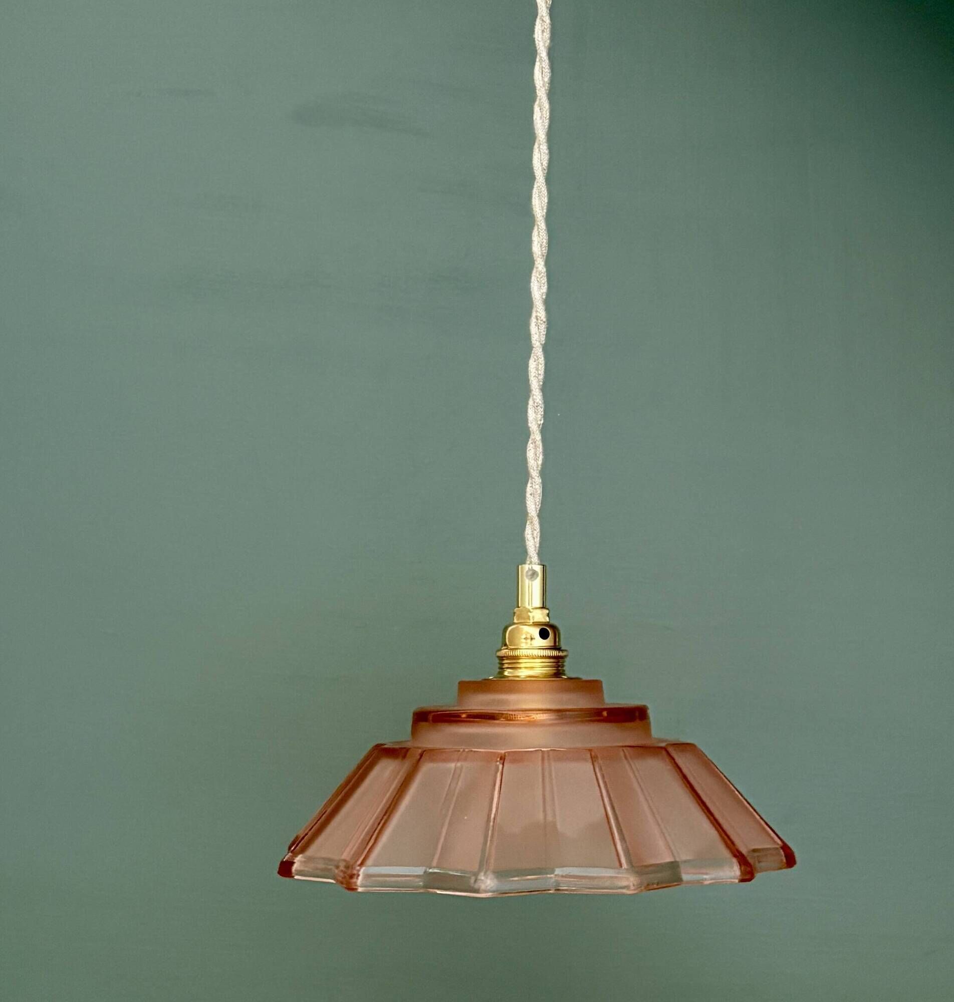 suspension vintage Art Deco lampshade in frosted pink glass