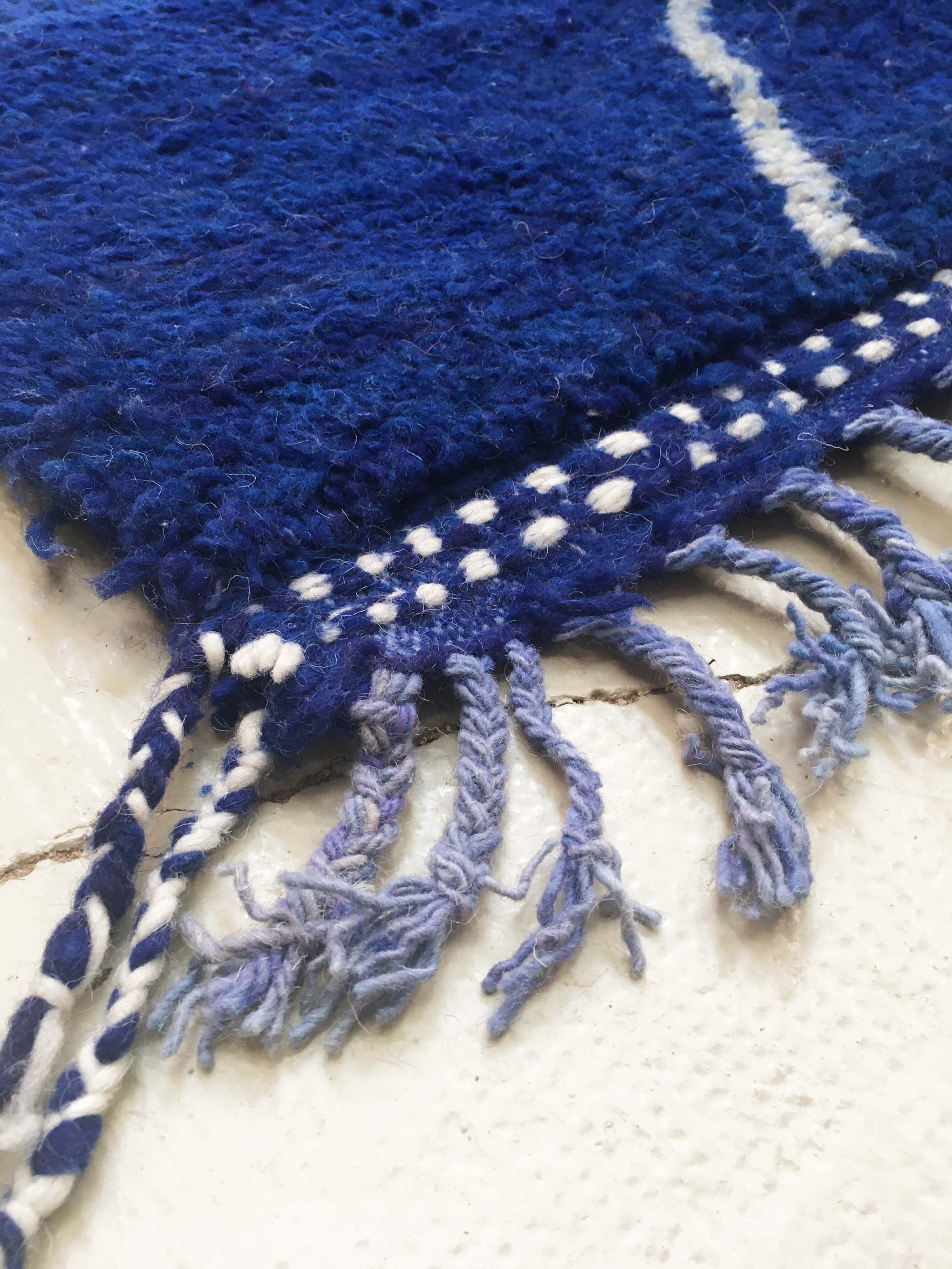 Berber carpet beni ouarain blue majorelle with unbleached diamonds 290x202m