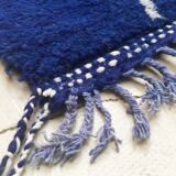 Tapis berbère beni ouarain bleu majorelle à losanges écrus 290x202m