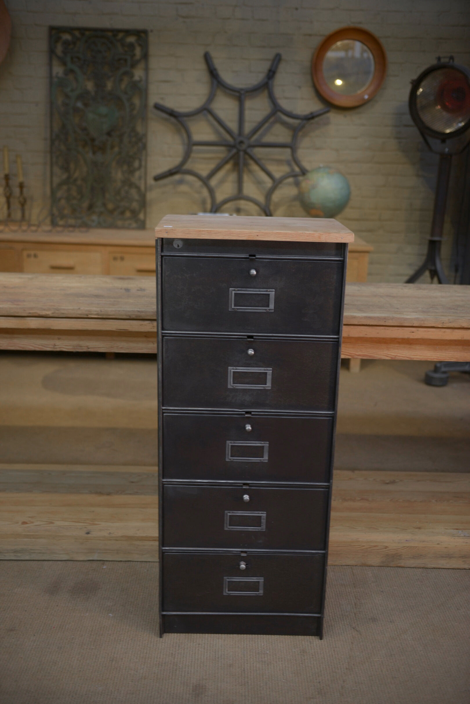 Small vanity cabinet with roneo valves 1950