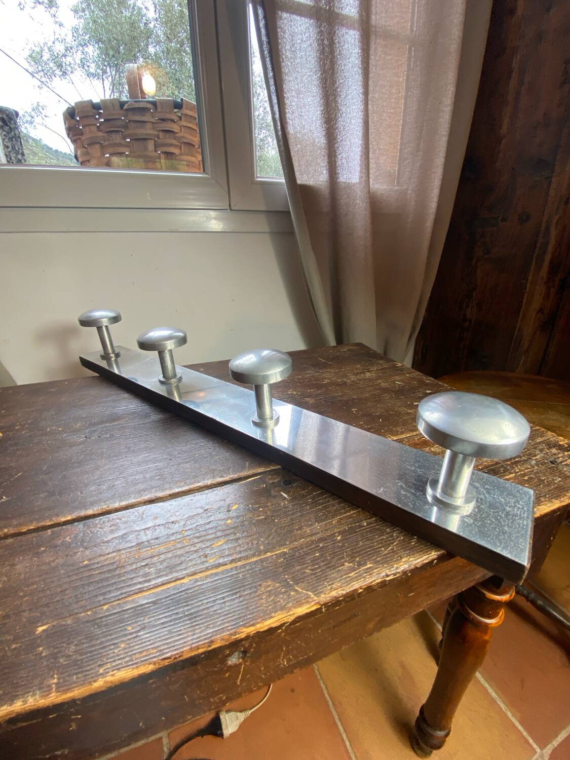 Patère en bois et aluminium