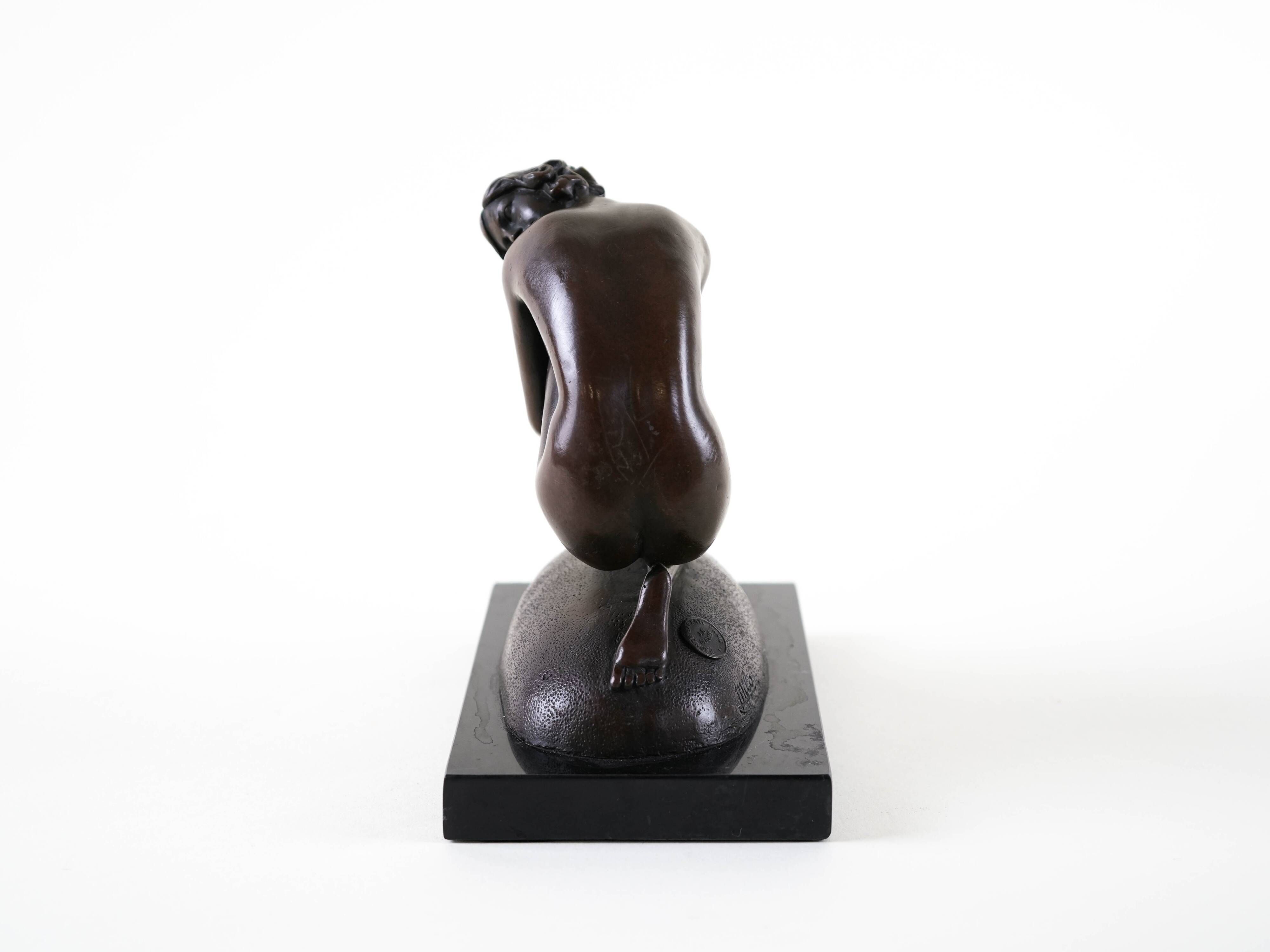 Art Deco female nude figurine – bronze-toned sculpture on geometric base, 1920s/1930s