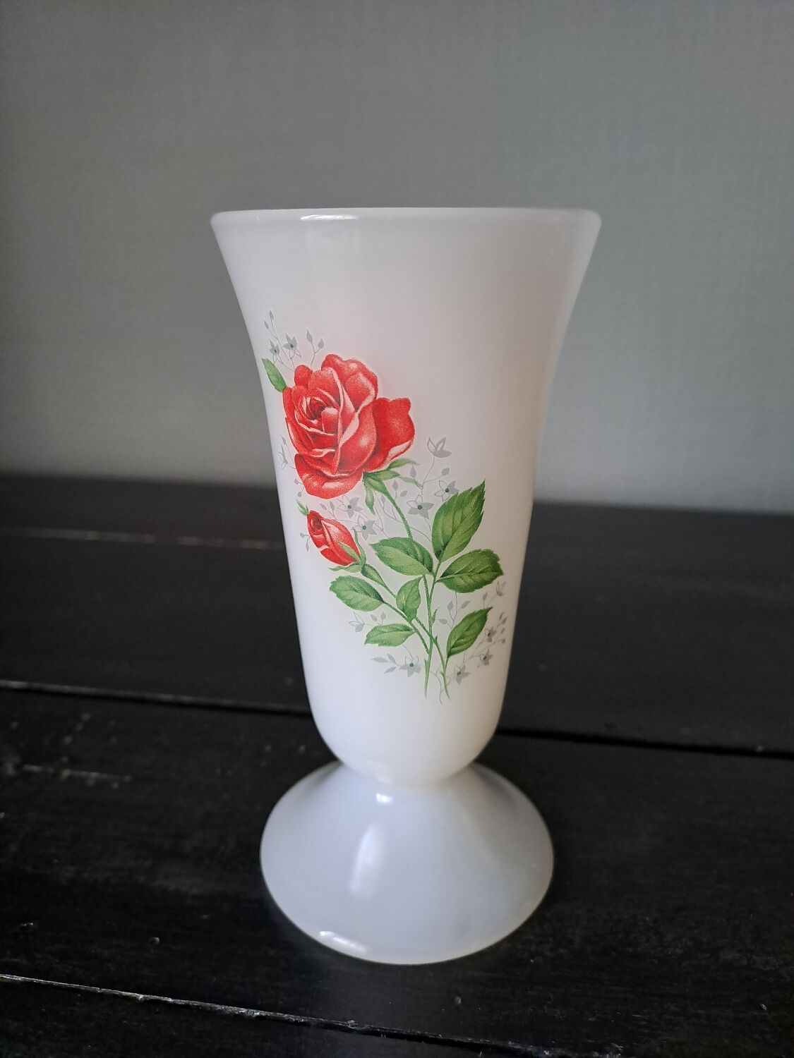 Vintage arcopal vase