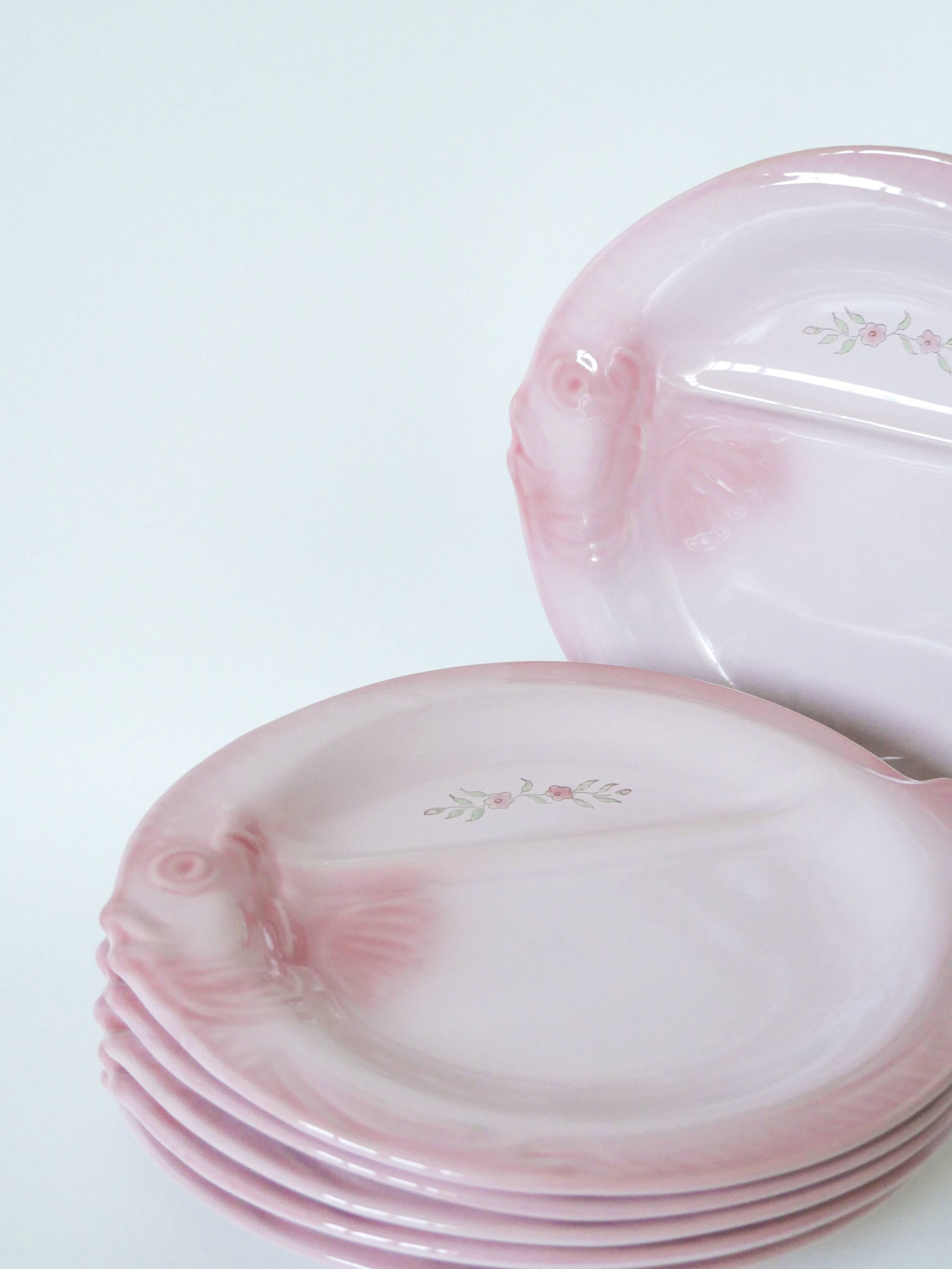 Set of 6 pink slip plates "Fish" model, Pornic earthenware "Mélusine", 1970