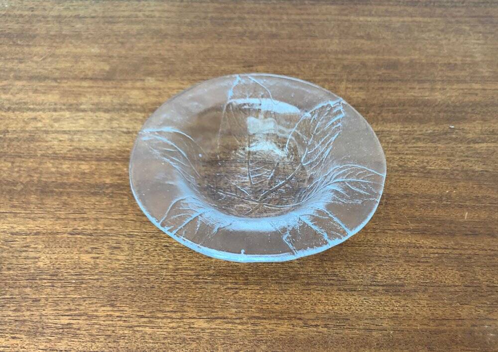 Set of 4 vintage Swedish glass bowls with floral design by Ann Wärff for Kosta Boda.