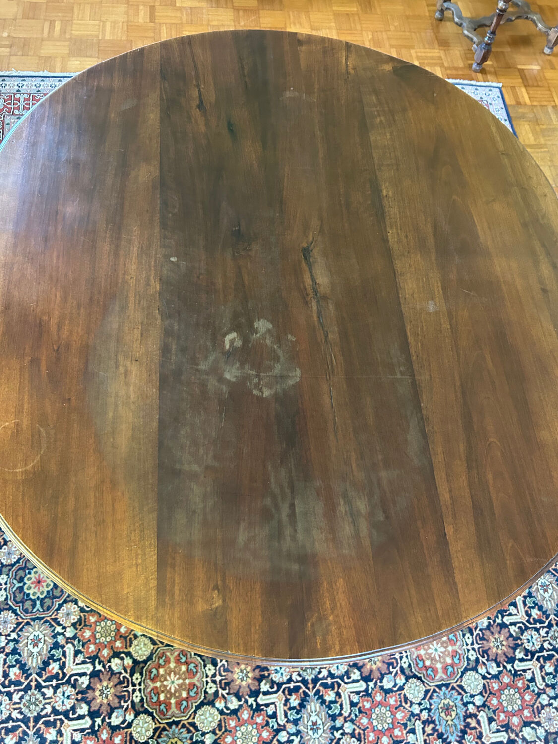Solid oak dining table and 6 matching chairs.