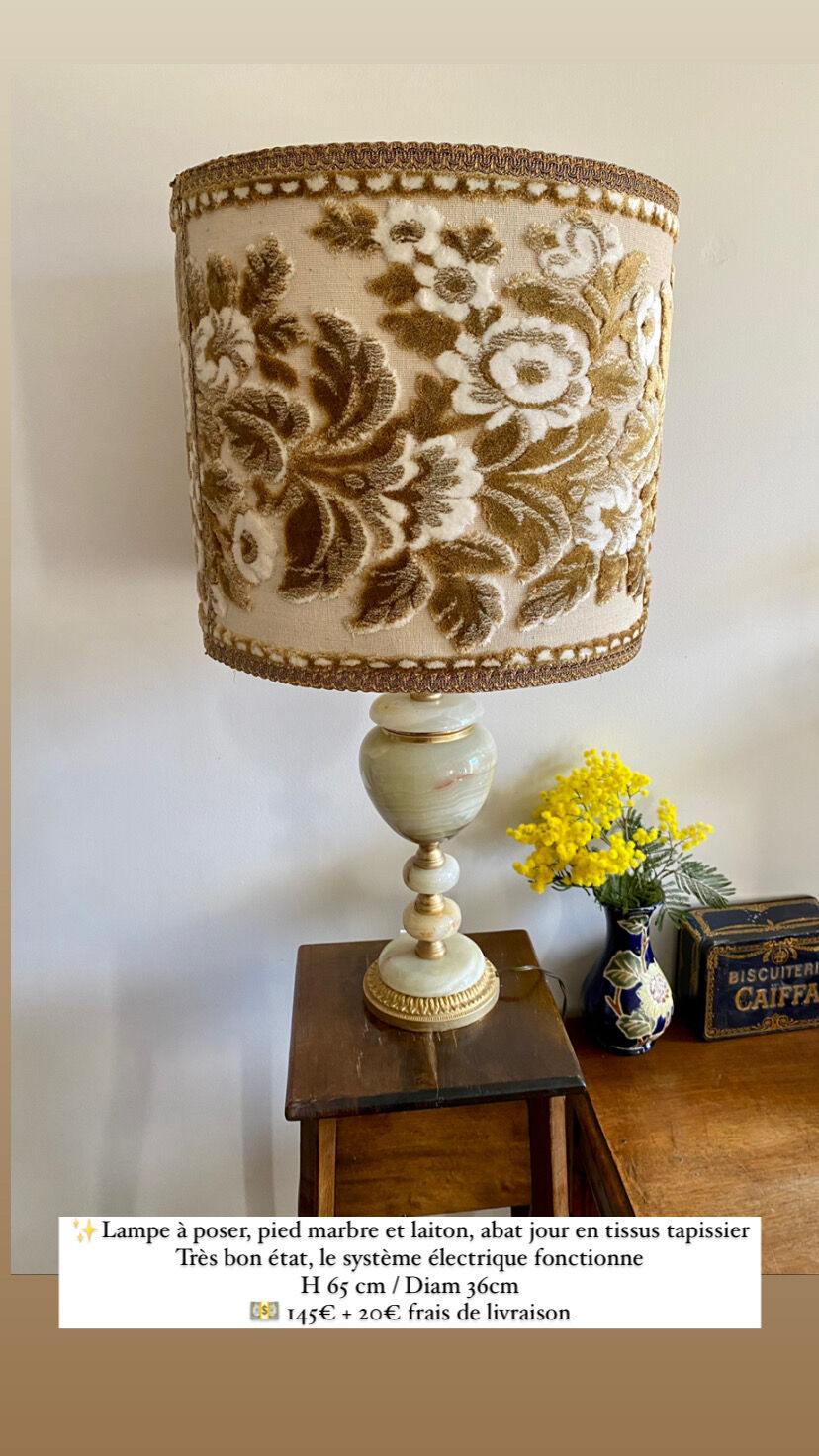 Antique table lamp in marble and tapestry