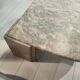 Table basse en marbre, forme goutte d'eau vieux rose
