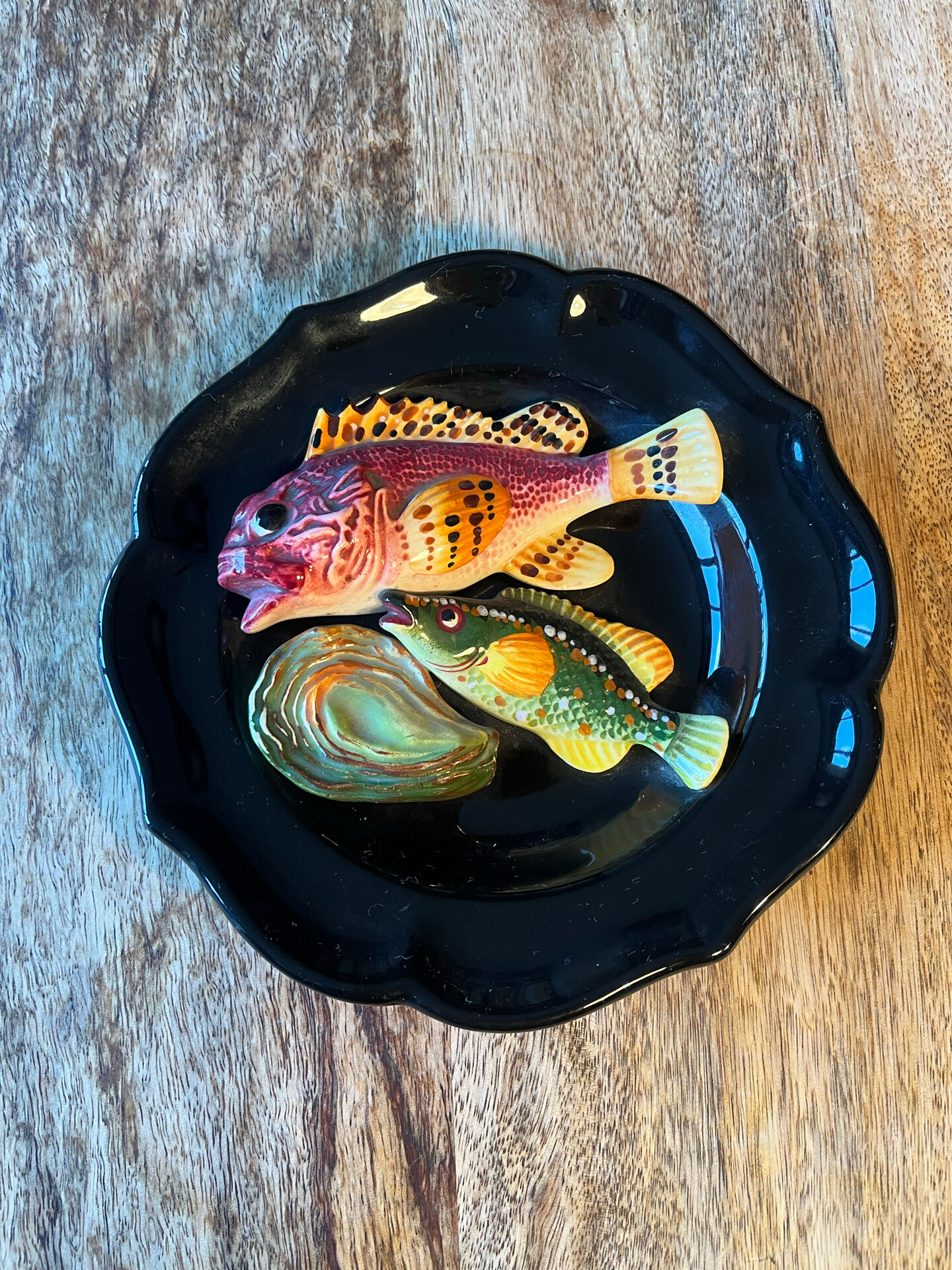 Assiette trompe l’oeil en barbotine