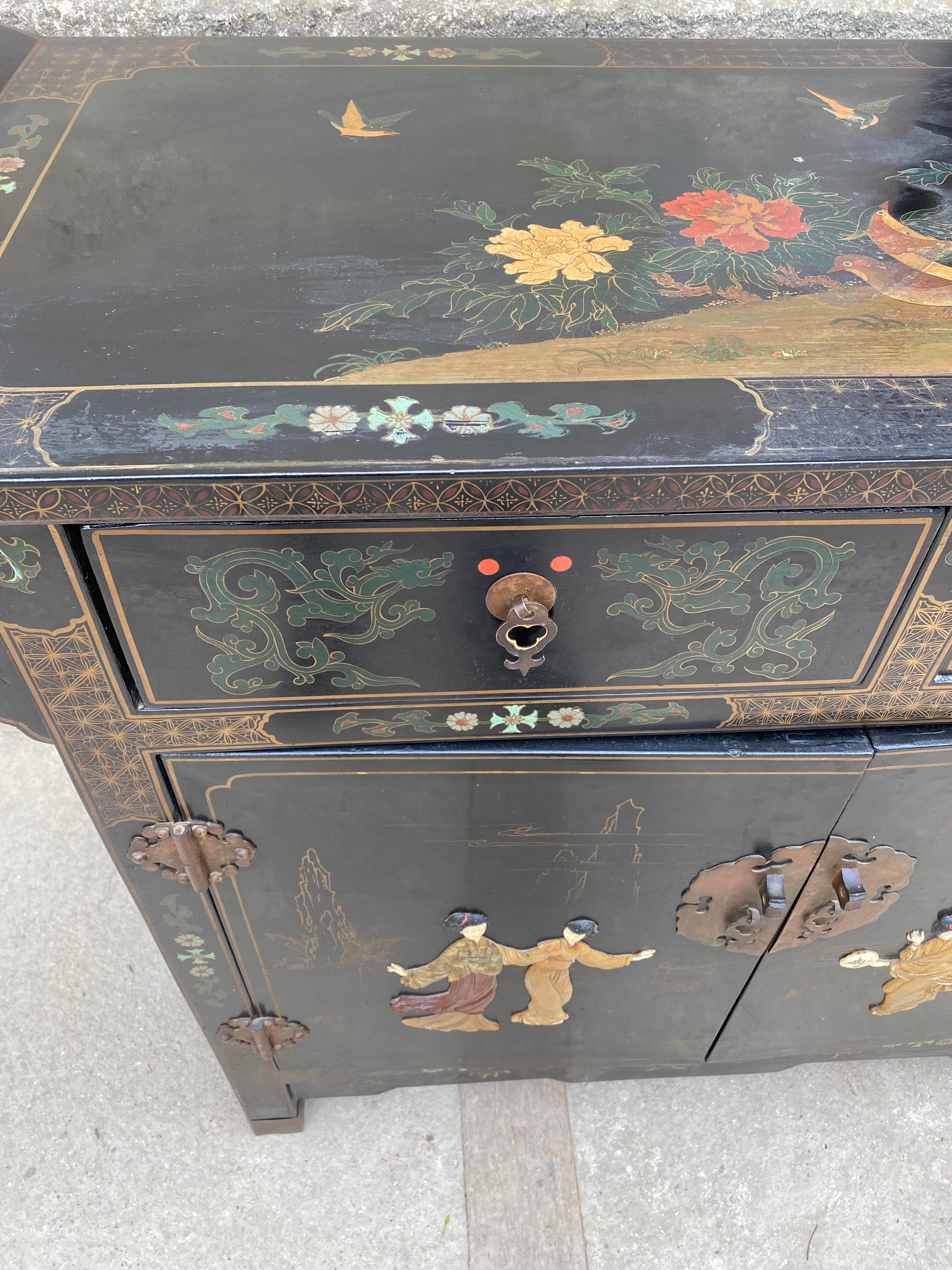 Chinese furniture console 1960 lase wood