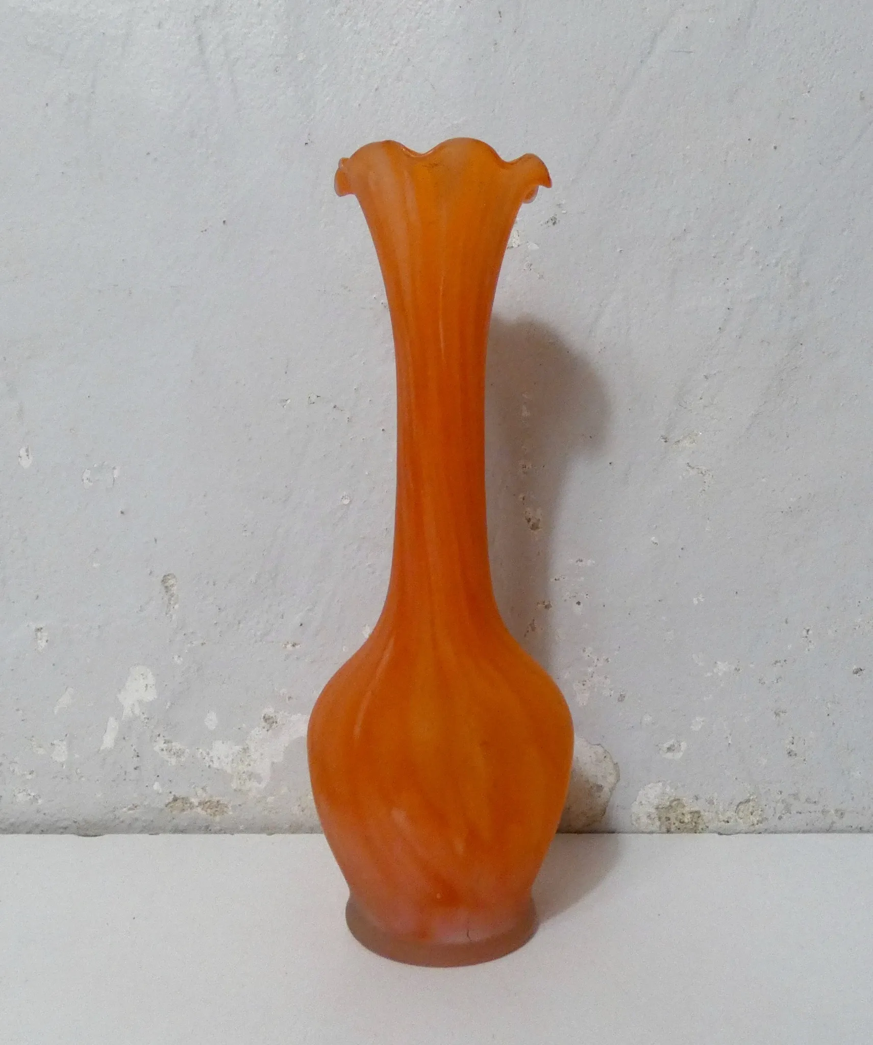 vase orange en pate de verre