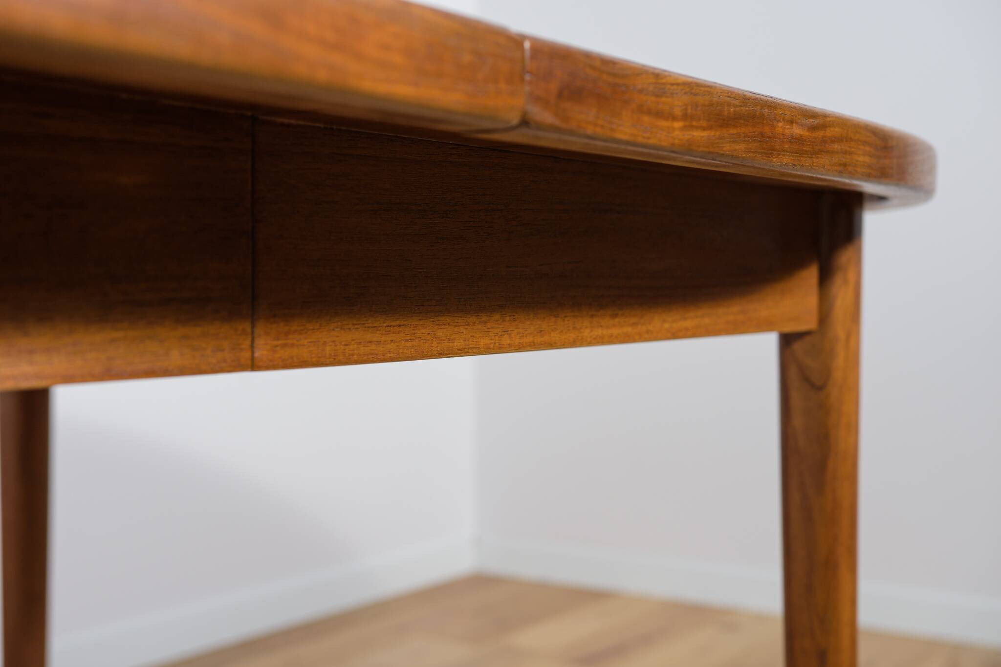 Table à manger en teck par Nils Jonsson Hugo Troeds, Suède, 1960s