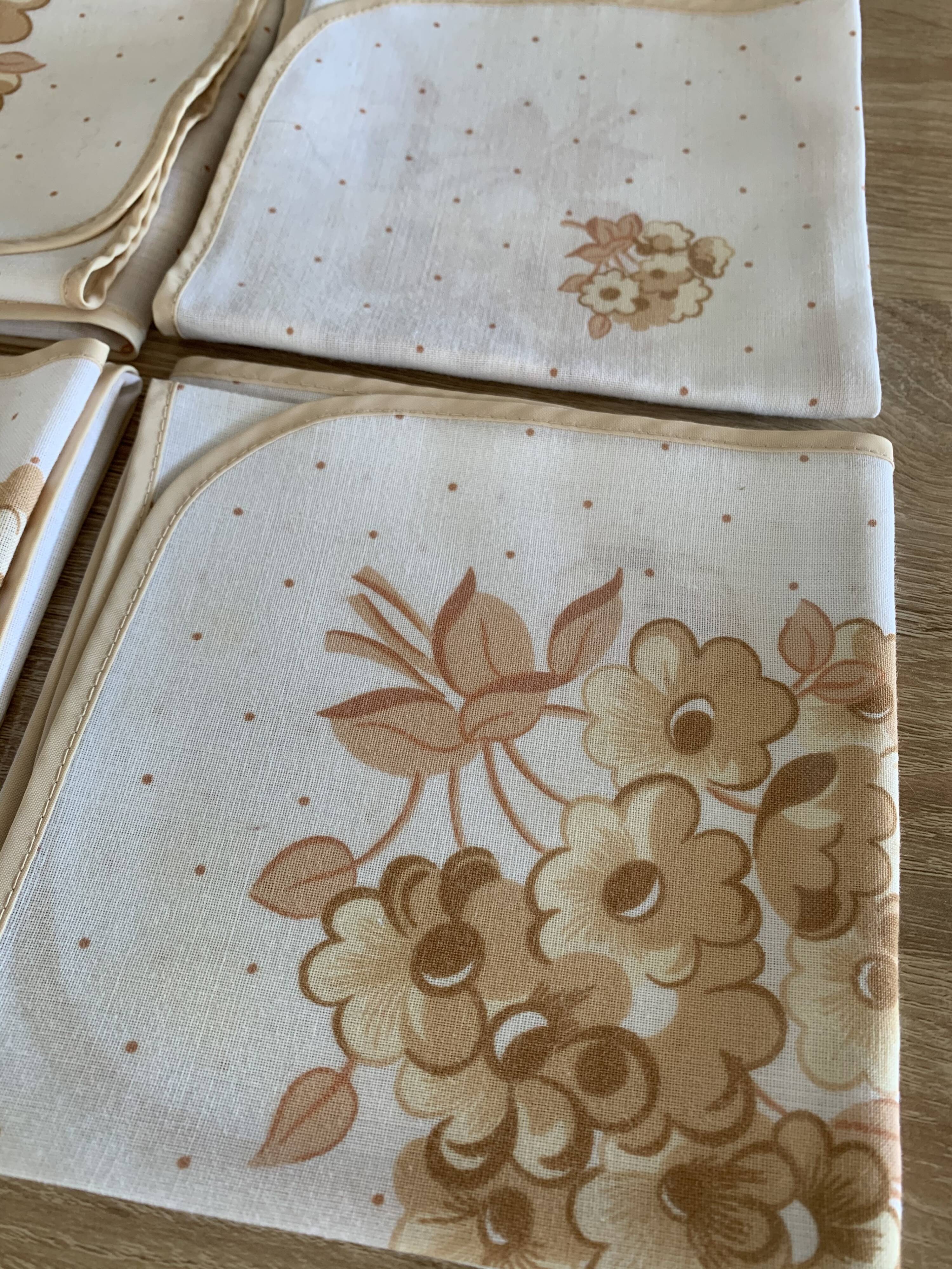 Lot 5 vintage towels