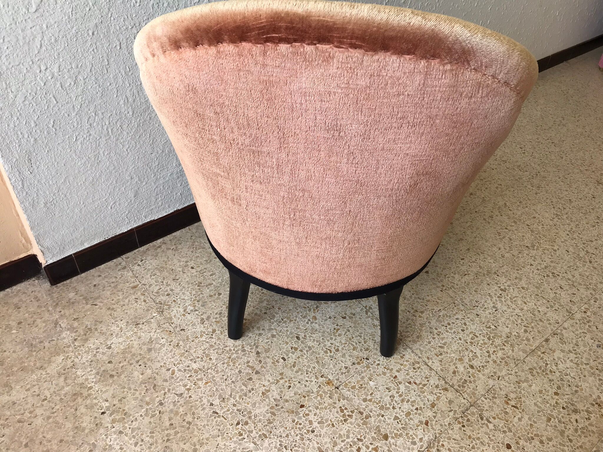 Vintage armchair in pink velvet