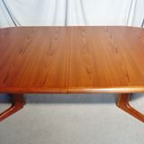Scandinavian extendable table in teak Laurits M Larsen