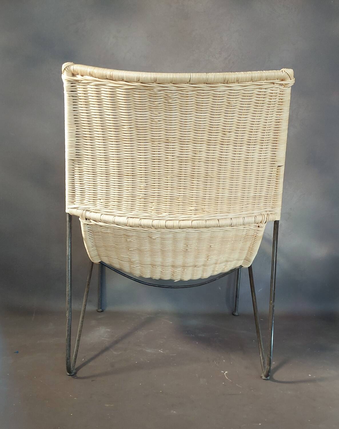 Wicker lounge chair
