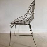 Chaise design en acier filaire