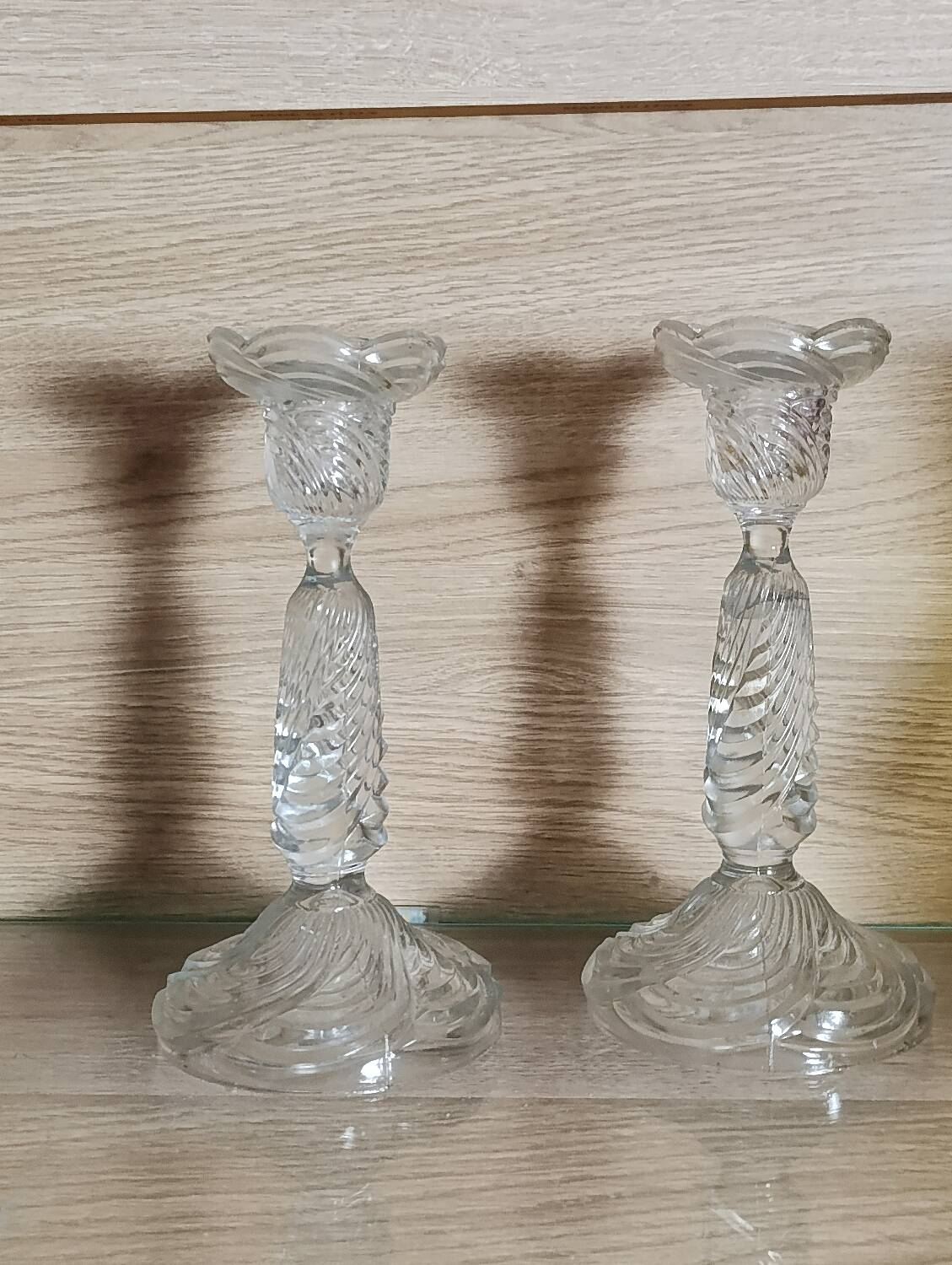 2 bougeoirs Art Déco Vallerysthal en verre pressé, 1920‑1950