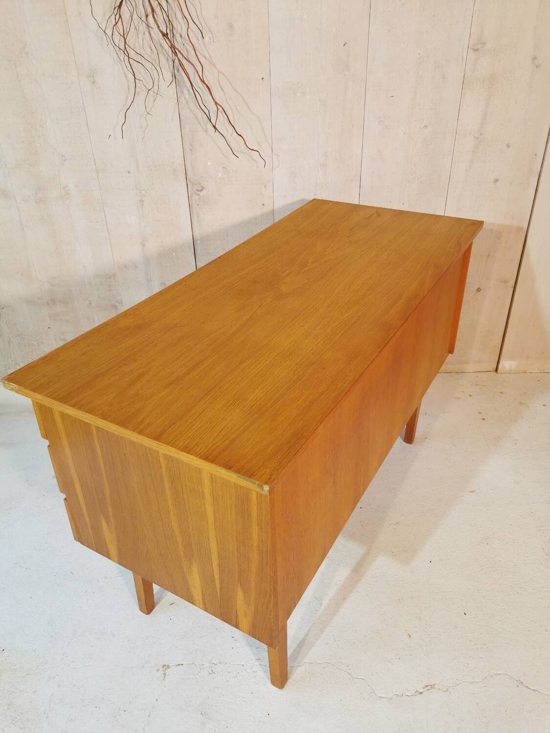 Desk with compass feet