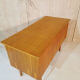 Desk with compass feet