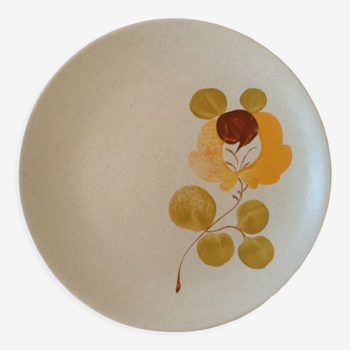 Flat plate in speckled beige ceramic with yellow-green brown floral decoration Faïencerie Saint Amand France Loire model