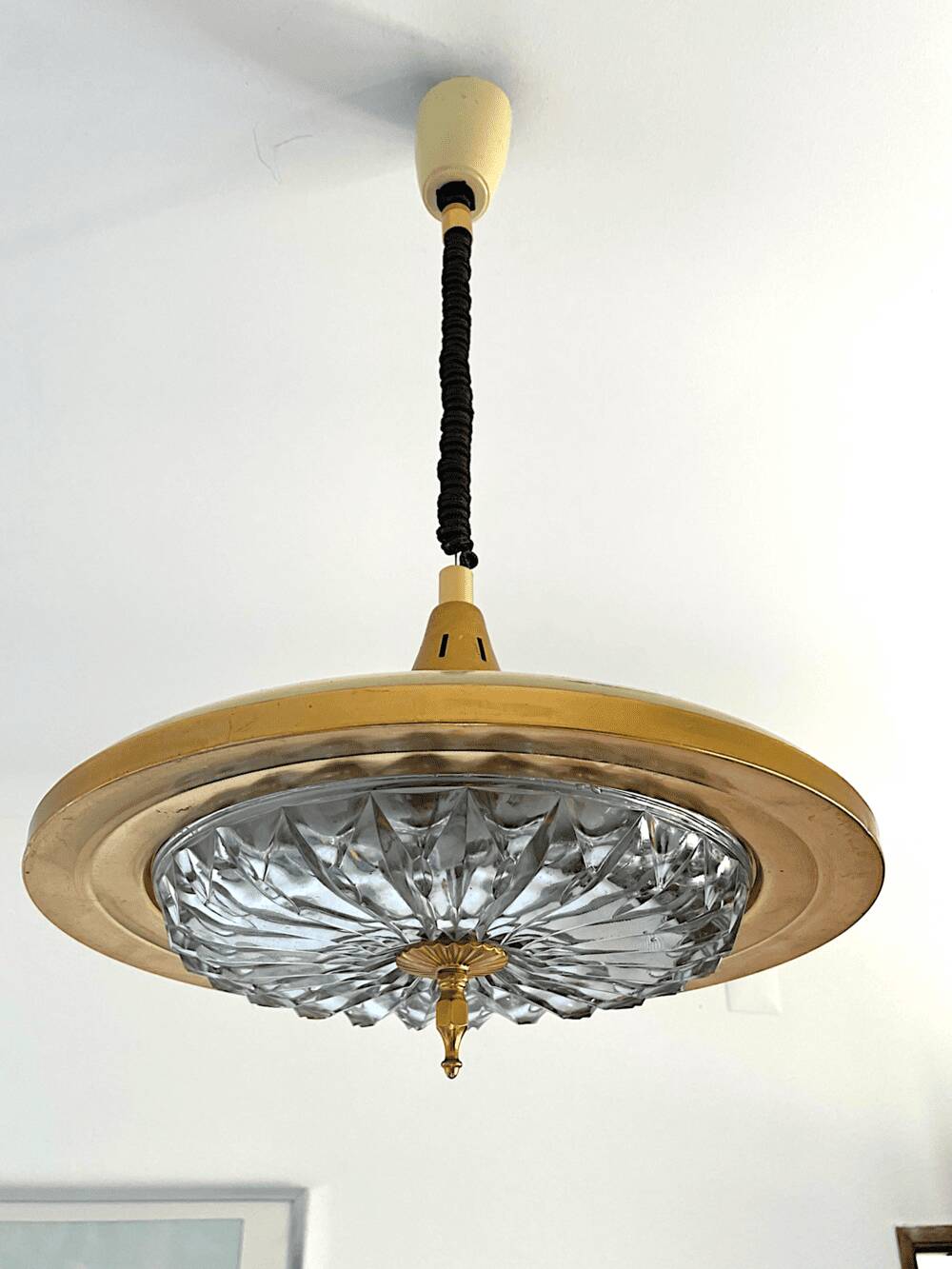 Retractable metal and  glass pull down pendant