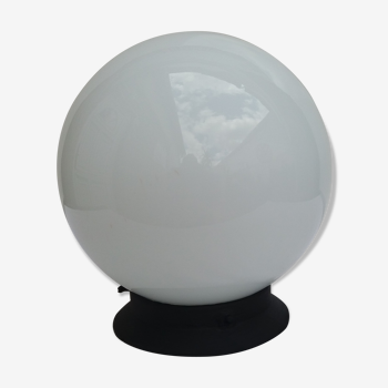 Plafonnier boule en verre opaline