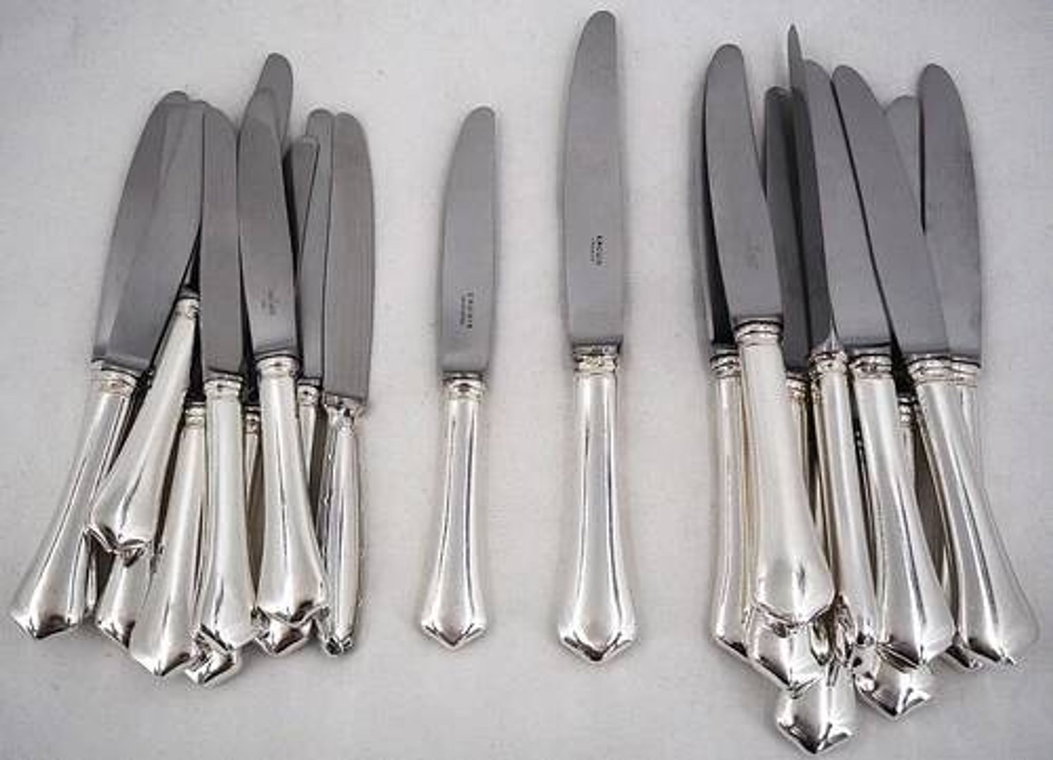 Ravinet d'Enfert, Ercuis Brantome set of 20 knives, 10 dinner knives + 10 dessert knives.